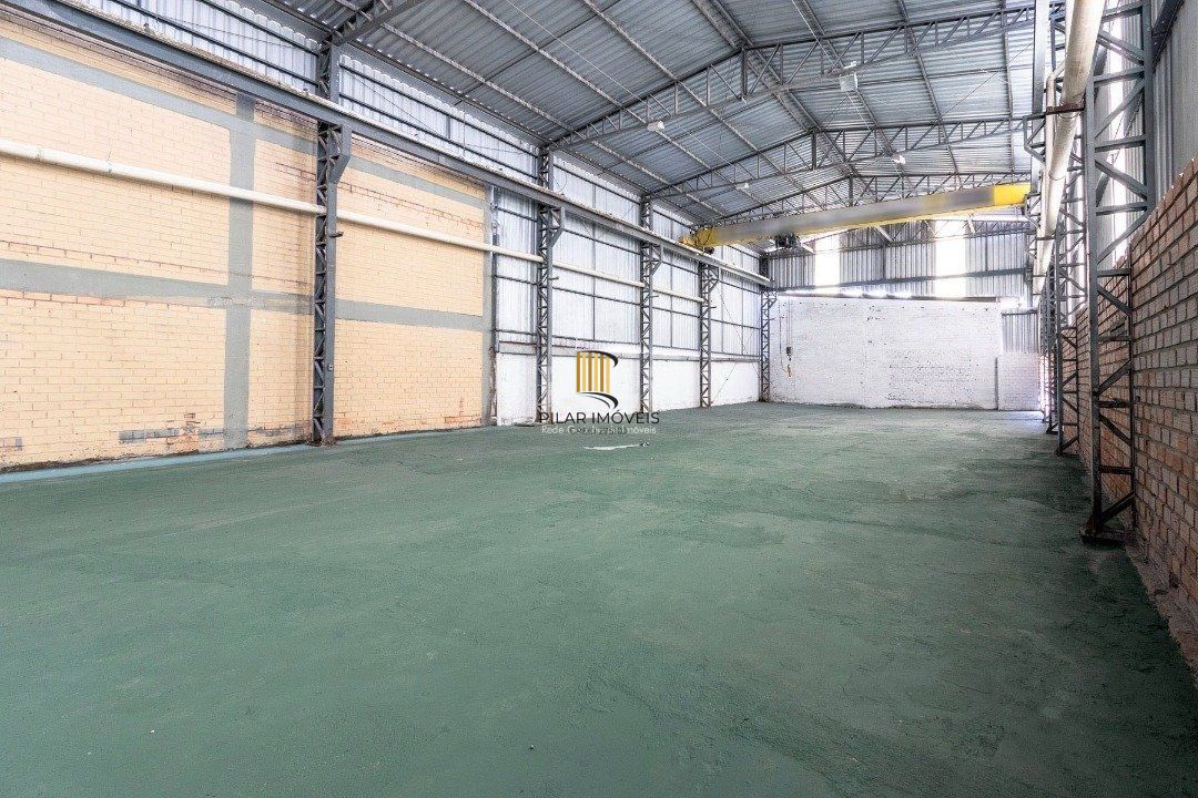 Pavilhão com área construída de cerca de 900m²