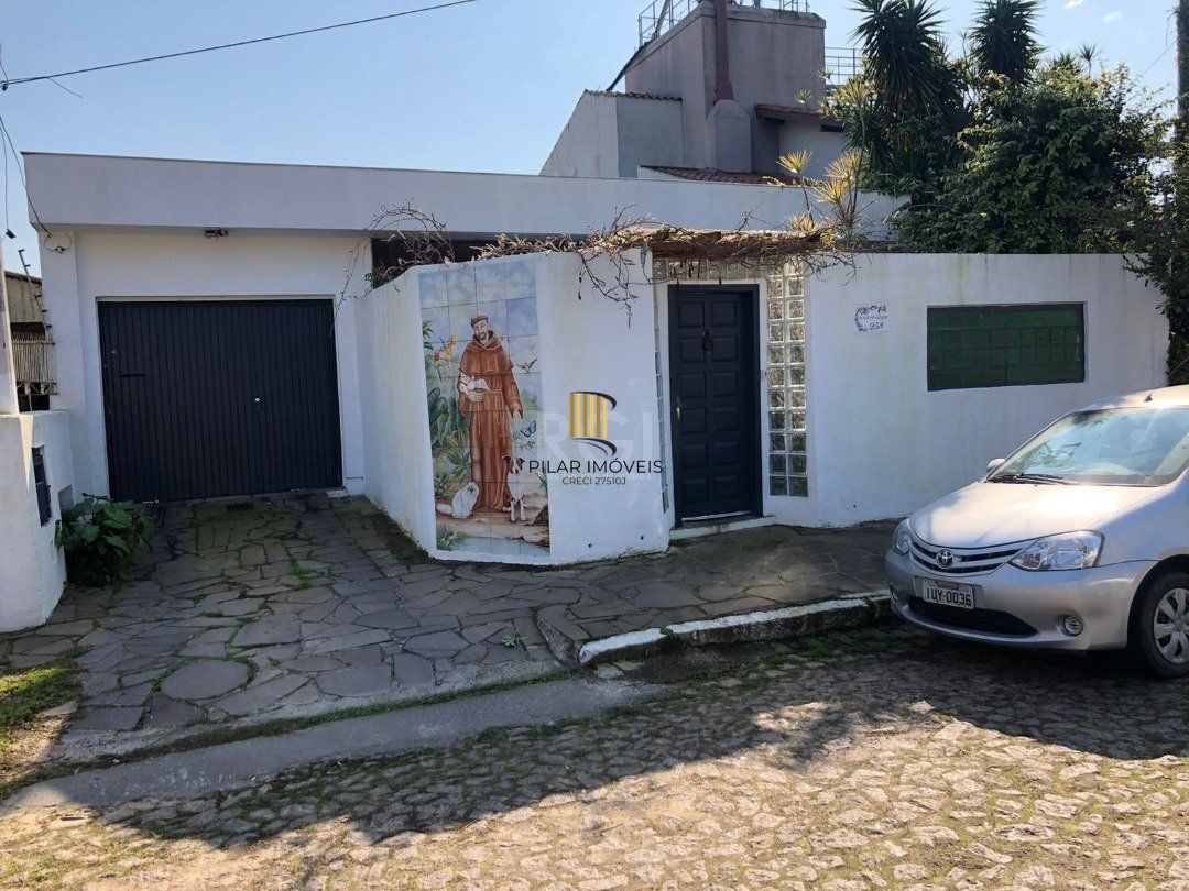 Casa para Venda com 3 dormitórios, sendo 1 suites e 3 vagas no bairro Guarujá