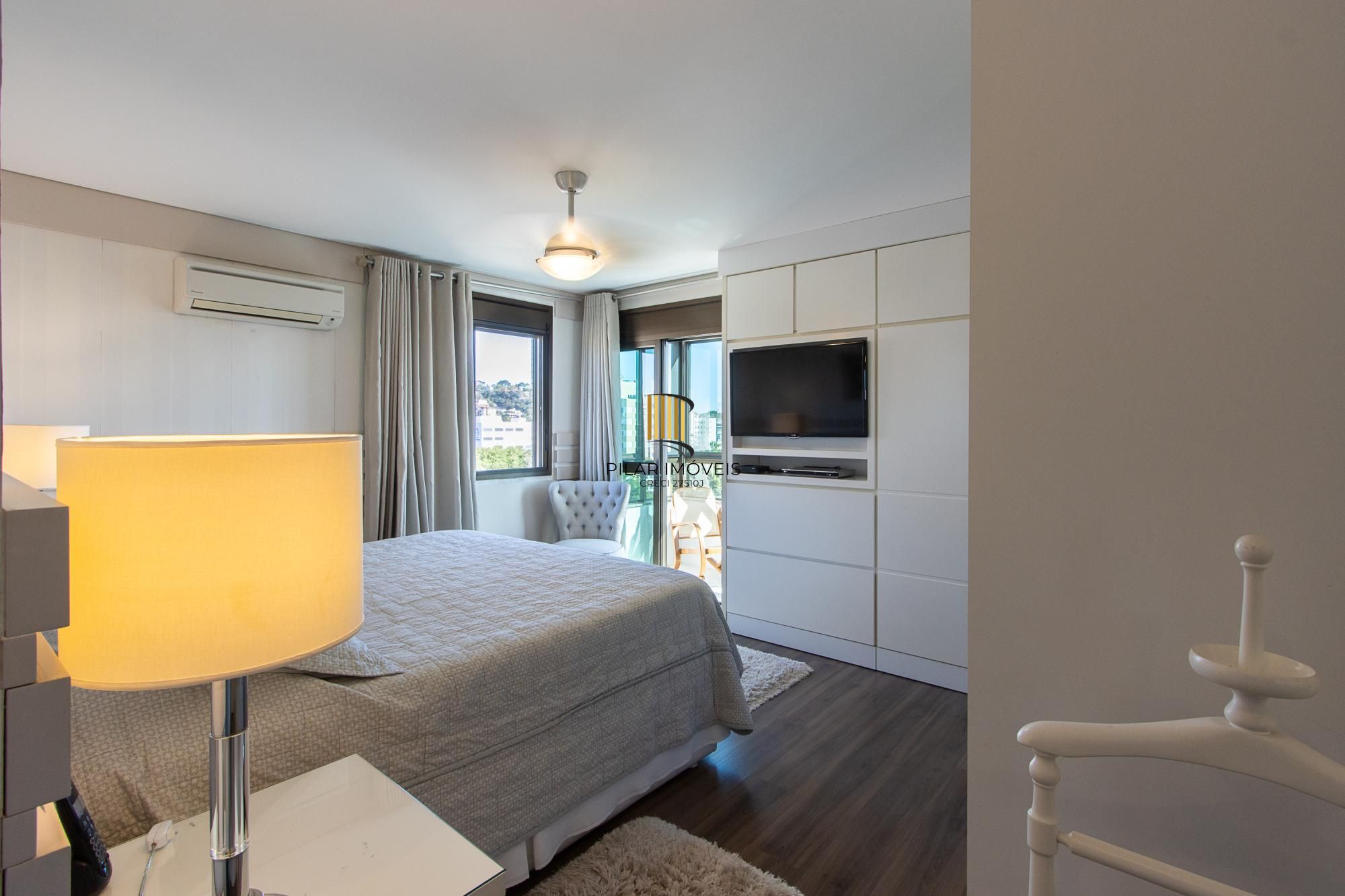 Excelente apartamento de 3 dormitórios, 1 suíte e 2 vagas no bairro Tristeza.