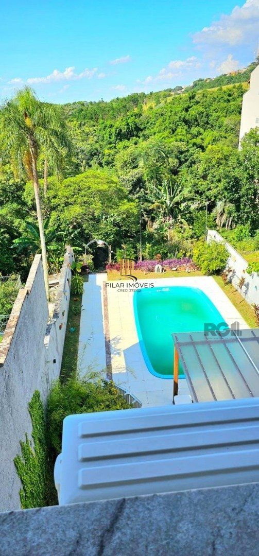 Casa para Venda - 350m², 5 dormitórios, sendo 1 suite, 6vagas - Cristal