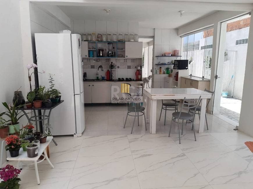 Casa 3 dormitórios no bairro Azenha