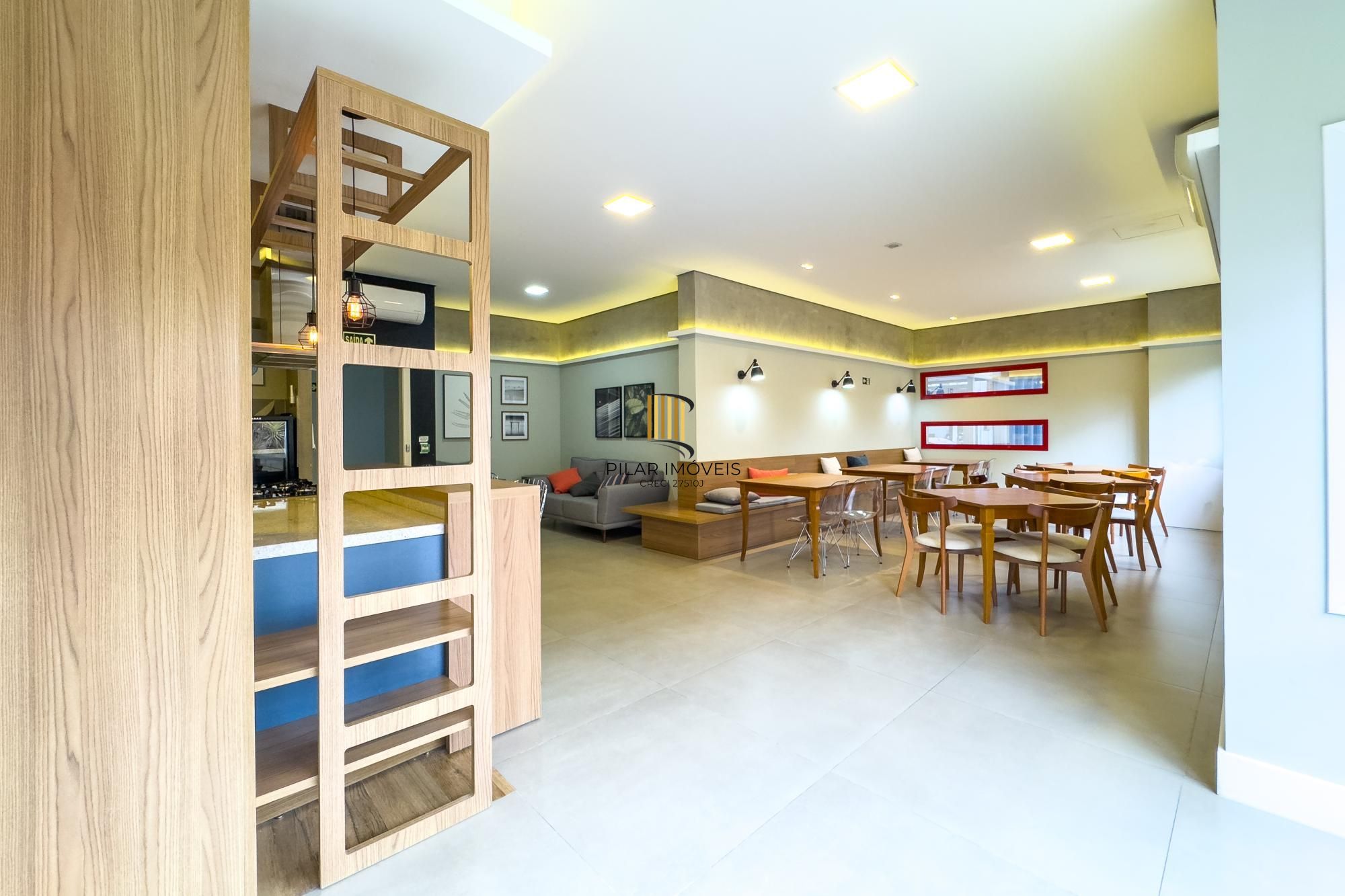 Apartamento 03 Suítes bairro Cristal, 88,97m² de área privativa, semimobiliada e 02 vagas de garagens cobertas.