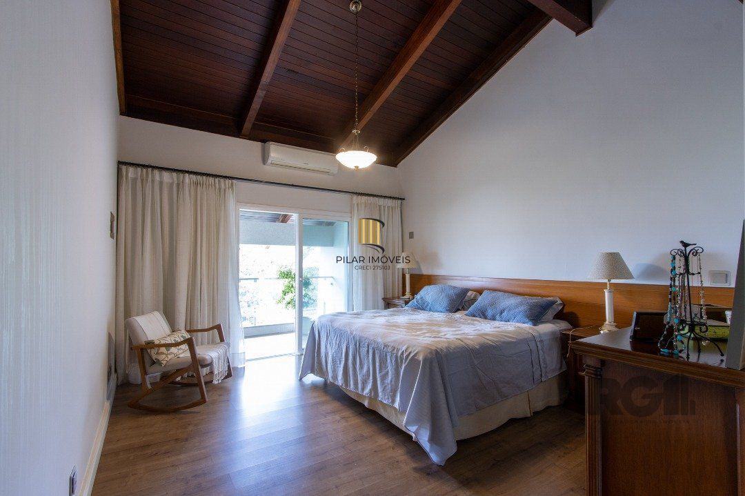 Sobrado com vista para Rio, 3 quartos, 2 suites, pátio, piscina, vaga para 4 carros - Bairro Vila Assunção