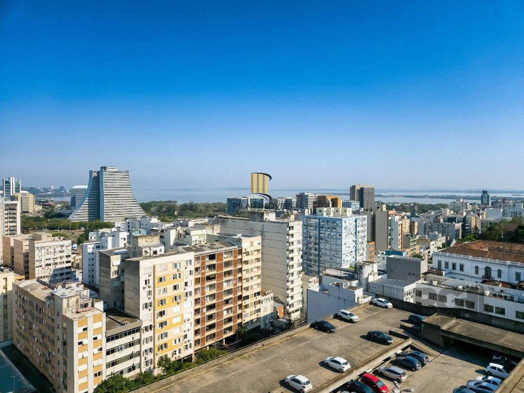 Apartamento, 3 quartos, 1 suite, dependência de empregada, elevador - Centro Histórico - Porto Alegre