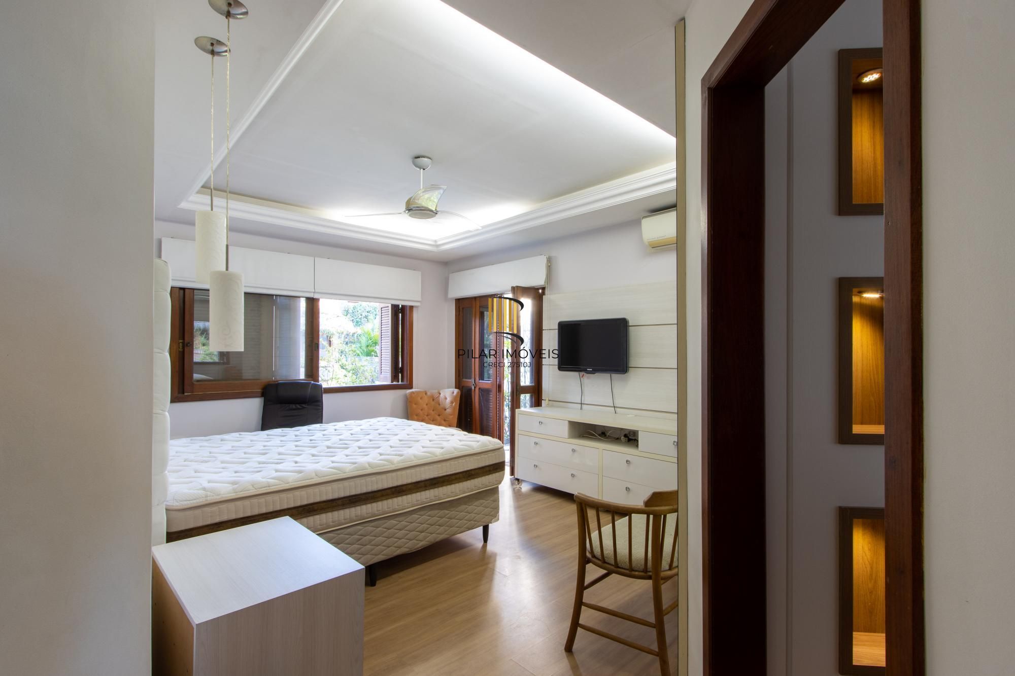 Excelente Casa em Condominio Fechado com 440,60m Dormitórios, sendo 2 Suítess