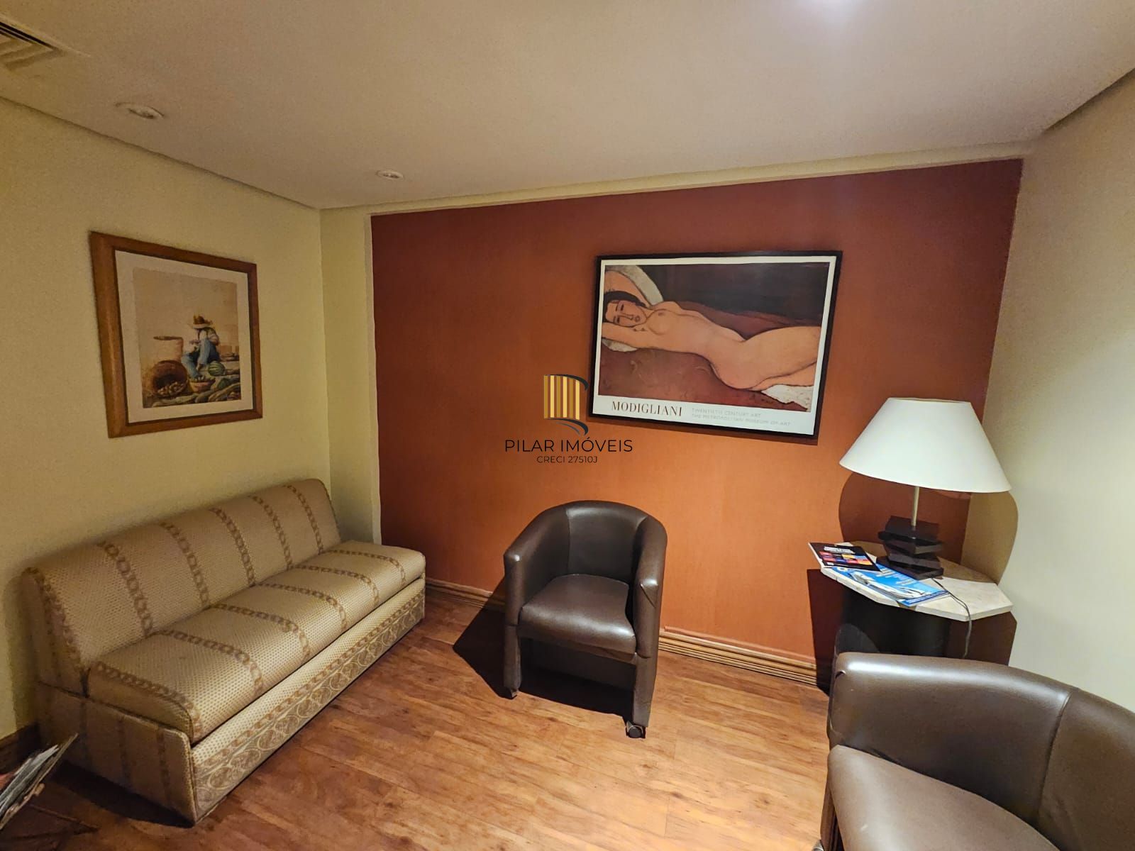 Sala comercial a 1 quadra do Parcão