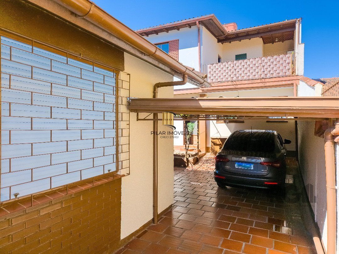 Casa 4 dormitórios no bairro Tristeza