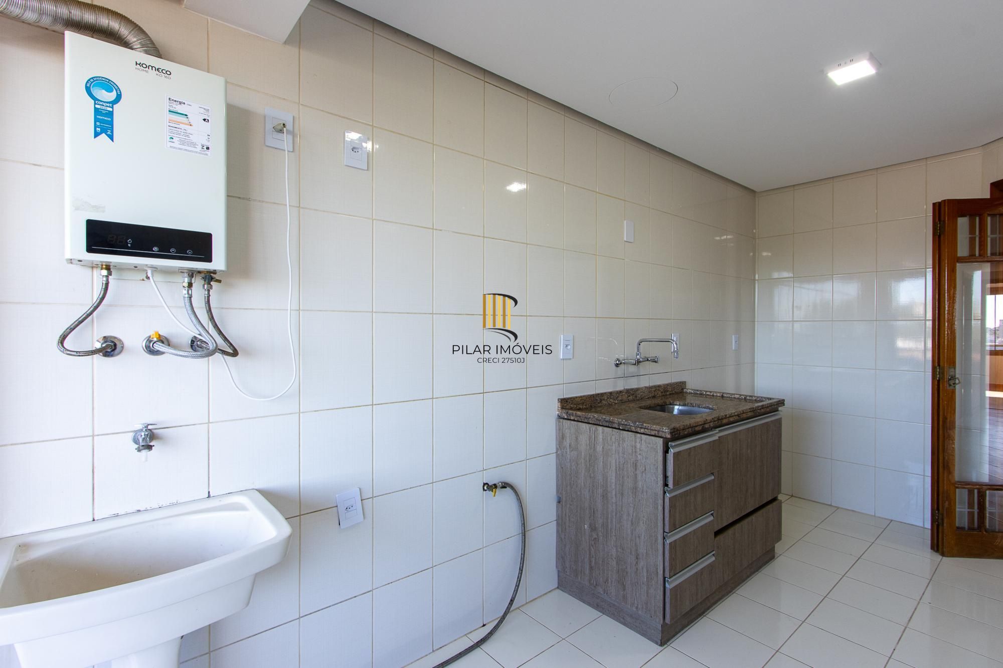 Apartamento de 2 dormitórios, 1 suíte e 2 vagas de garagem no bairro Tristeza.