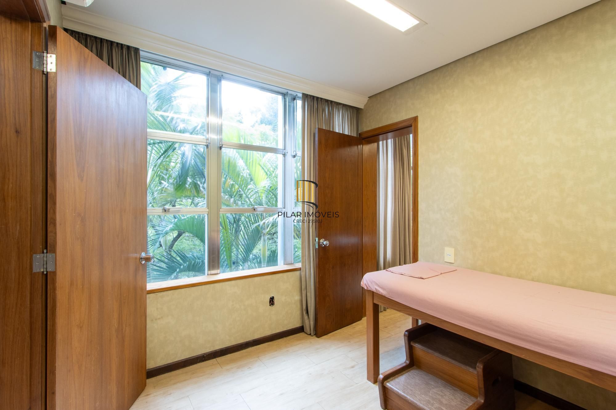 Conjunto comercial na Moinhos de Vento.