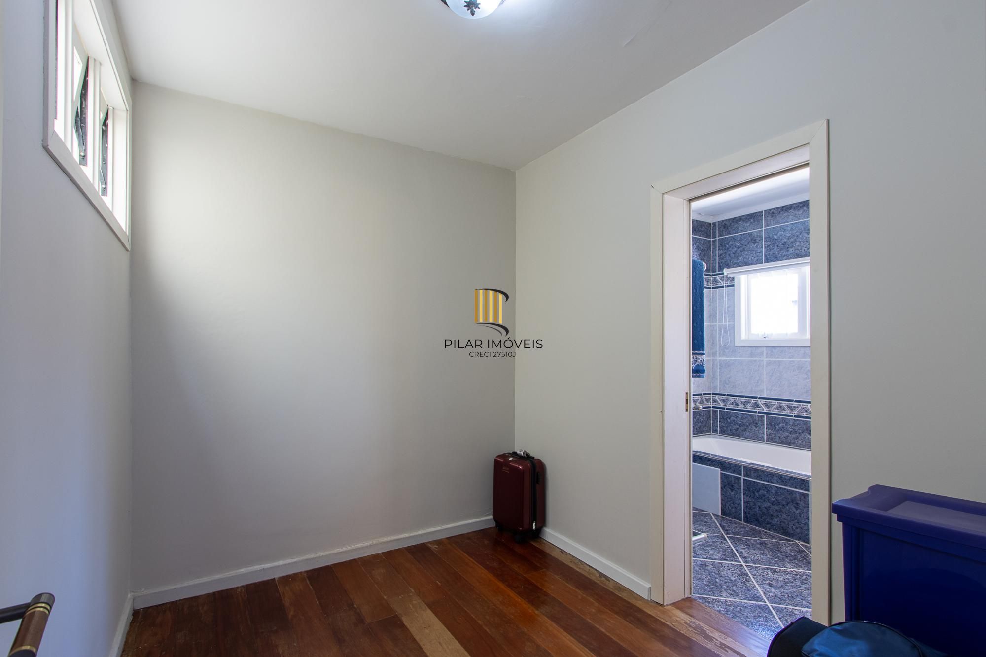 Casa 4 dormitórios no bairro Cristal