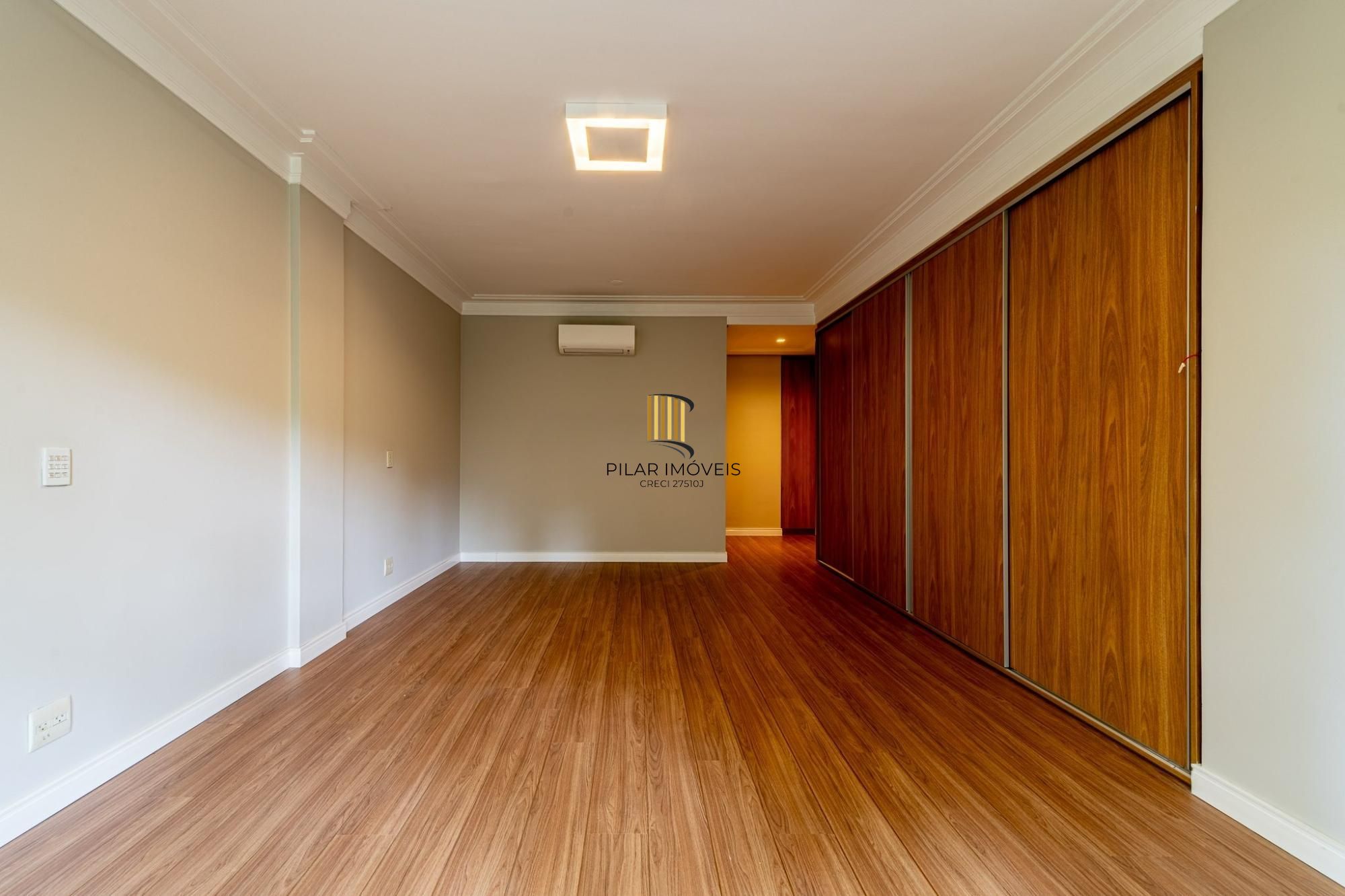 Casa de 4 dormitórios no bairro Três Figueiras