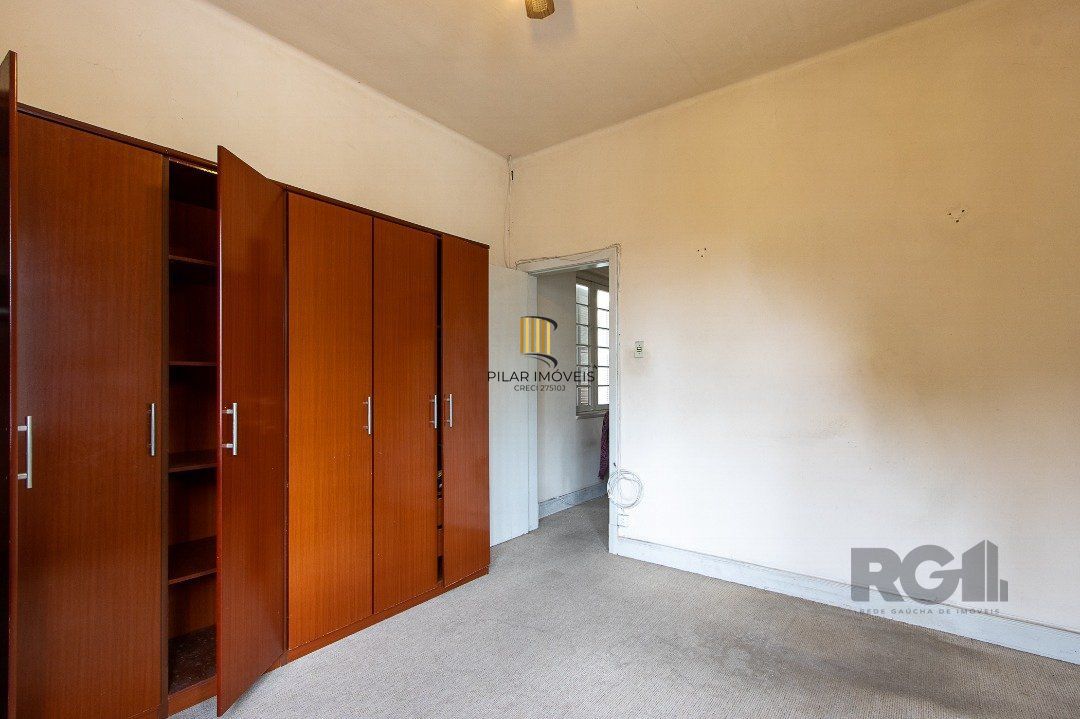 Casa 5 dormitórios no bairro Ipanema