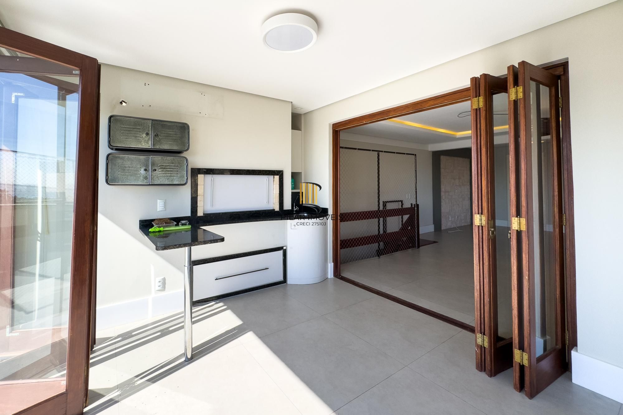 Cobertura alto padrão vista rio, construção Bandeira, com 228,32m² de área privativa.