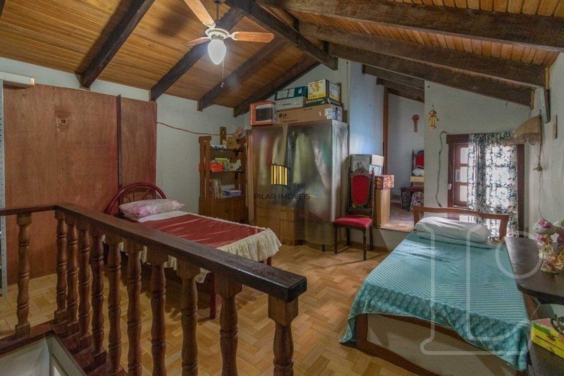 Sobrado para Venda - 241m², 4 dormitórios, sendo 1 suites, 1 vaga - Camaquã