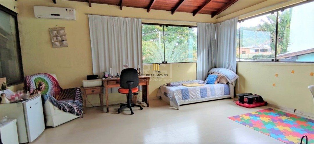 Casa para Venda - 179m², 3 dormitórios, sendo 1 suites, 5 vagas - Hípica