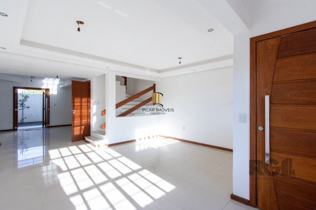 Casa para Venda - 120m², 3 dormitórios, sendo 1 suites, 1 vaga - Guarujá