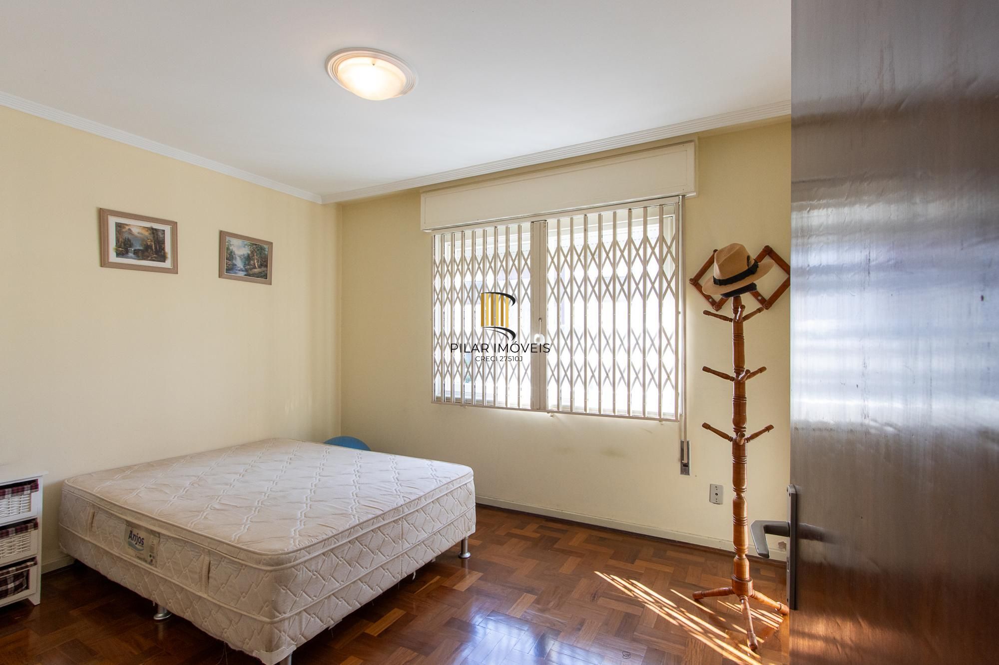 Apartamento 4 dormitórios no bairro Menino Deus