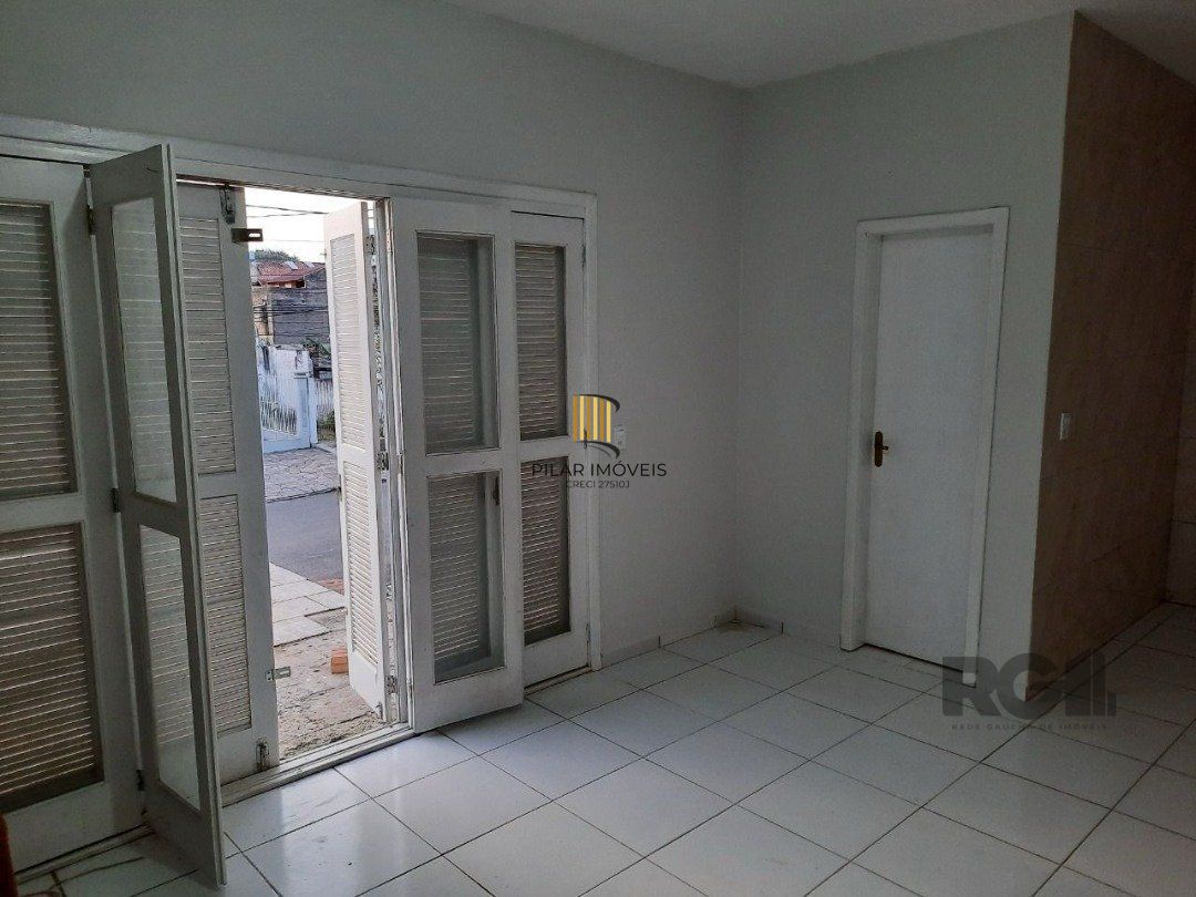 Oportunidade Imperdível: Prédio com 4 Apartamentos, Pátio e 2 Vagas de Garagem