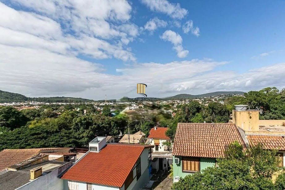 Casa com 161m² e 3 dormitórios com suíte, piscina no bairro Espírito Santo em PORTO ALEGRE