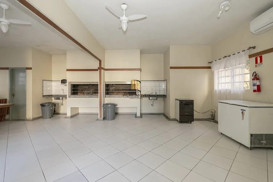 Apartamento de 2 quartos, no Bairro Tristeza, semi-mobiliado, com vaga escriturada.