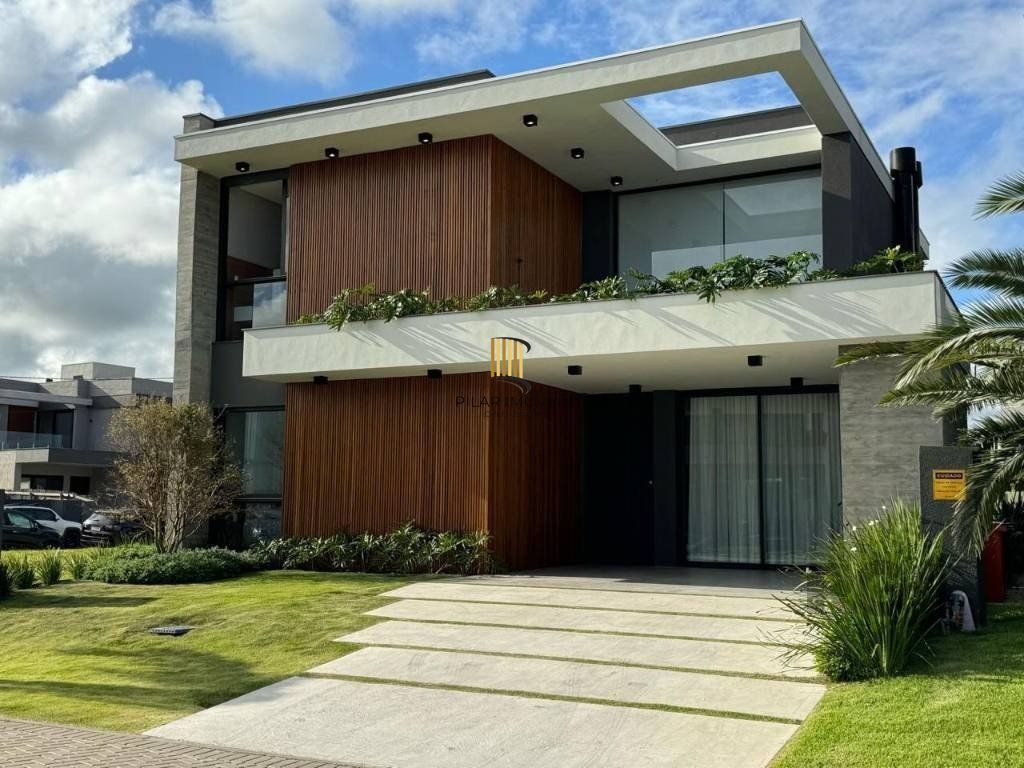 Casa de Condomínio 4 dormitórios no bairro Centro