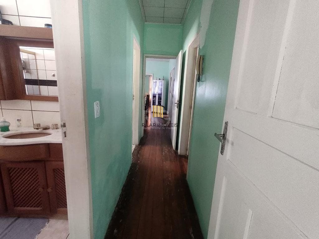 Casa para Venda - 265.1m², 3 dormitórios, 4 vagas - Guarujá