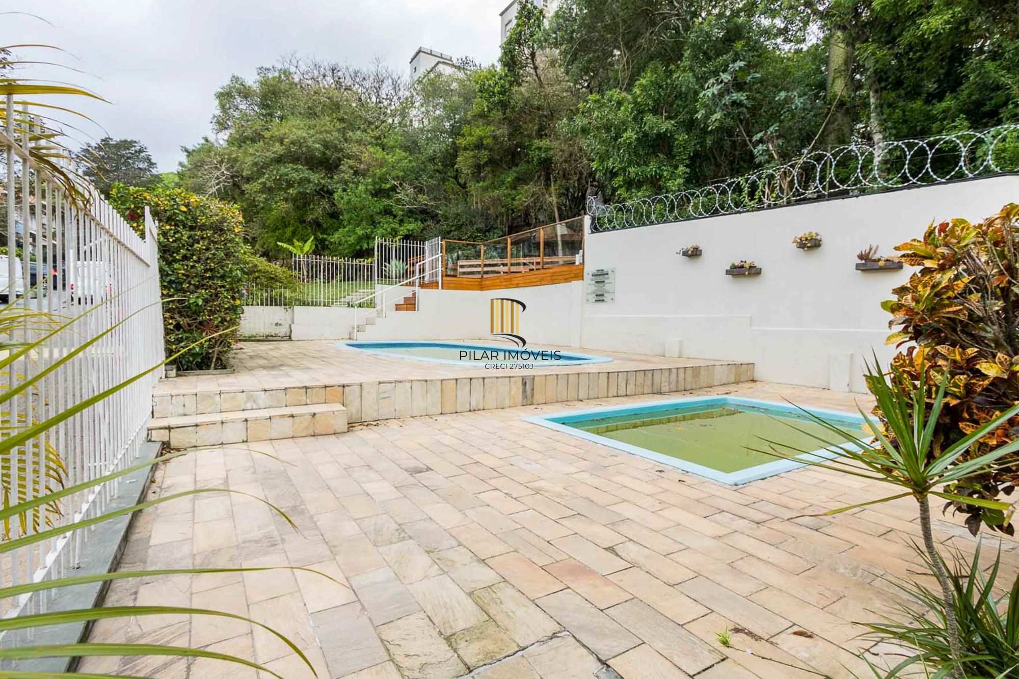 Casa em condominio com piscina