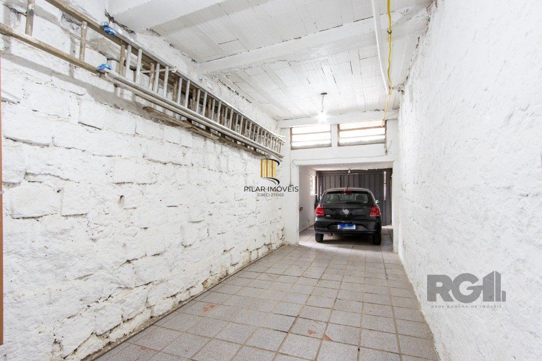 Casa para Venda - 440m², 3 dormitórios, sendo 1 suites, 2 vagas - Santa Tereza
