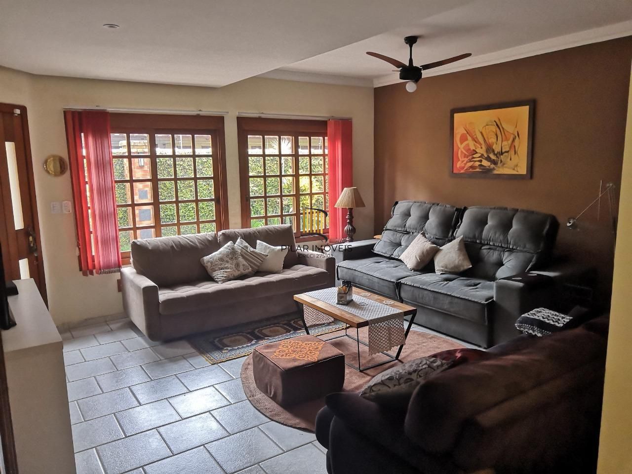 Casa de Condomínio com 3 dormitórios e 2 vagas em Ipanema