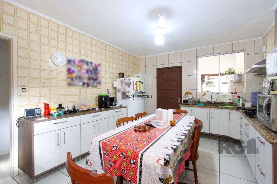 Casa térrea com  hall de entrada ,4 dormitórios