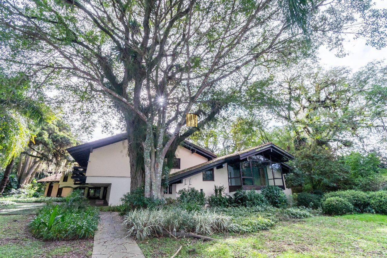 Casa à venda com1981m², 13 dormitórios, 4 suítes, 30 vagas, terreno de 1,2 hectares, no bairro Pedra Redonda em Porto Alegre