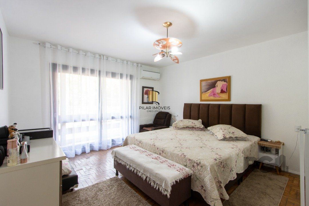 Casa 7 dormitórios no bairro Camaquã