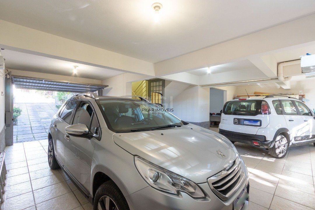 Casa para Venda - 308.25m², 3 dormitórios, sendo 1 suites, 5 vagas - Cristal