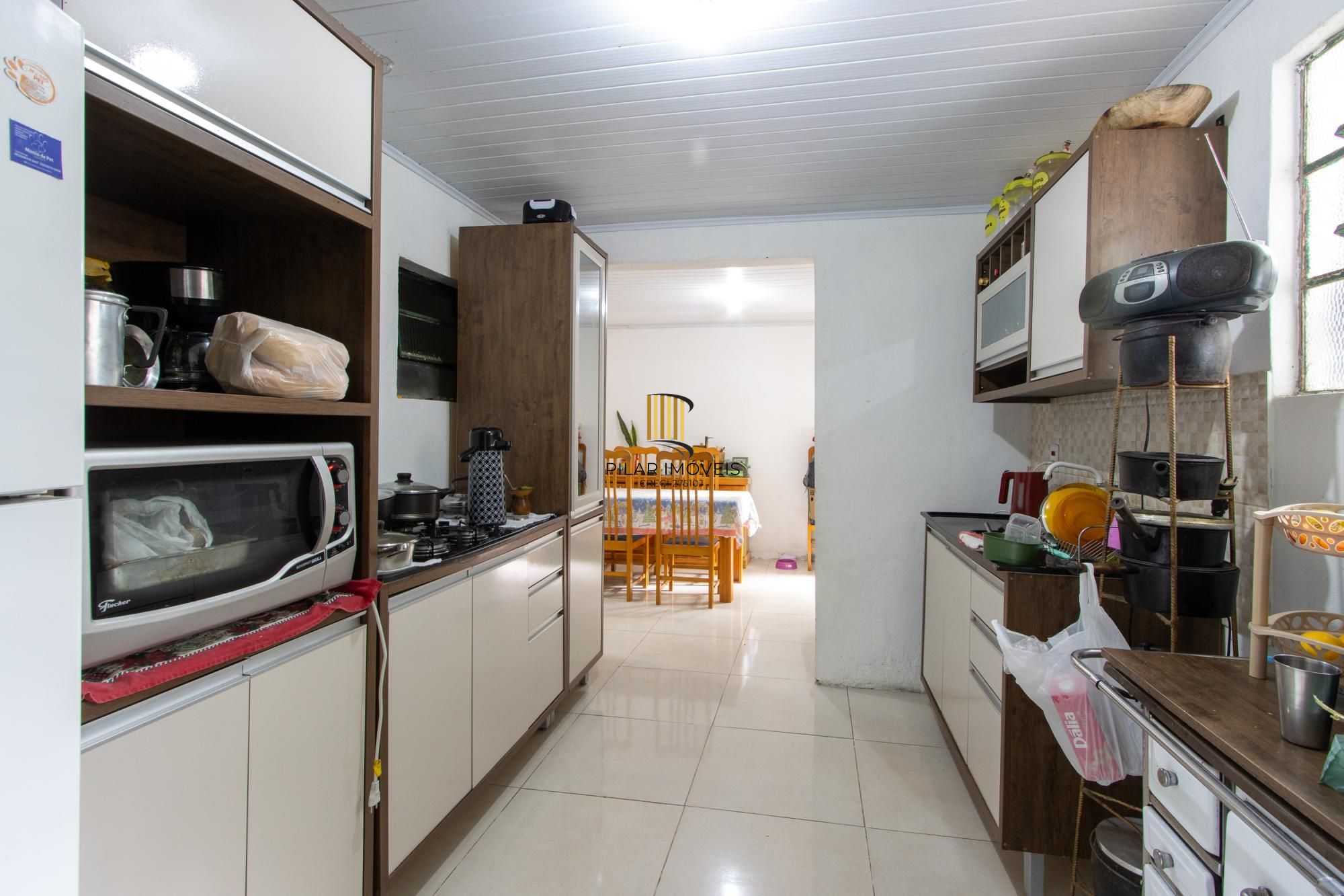 Casa ampla de 2 pavimentos com 4 dormitórios, 1 suite e 4 vagas no bairro Santa Tereza!