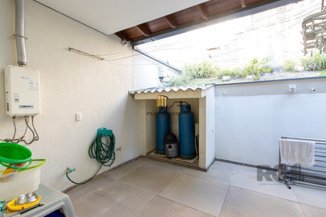Casa com 5 suites com area privativa 714,00