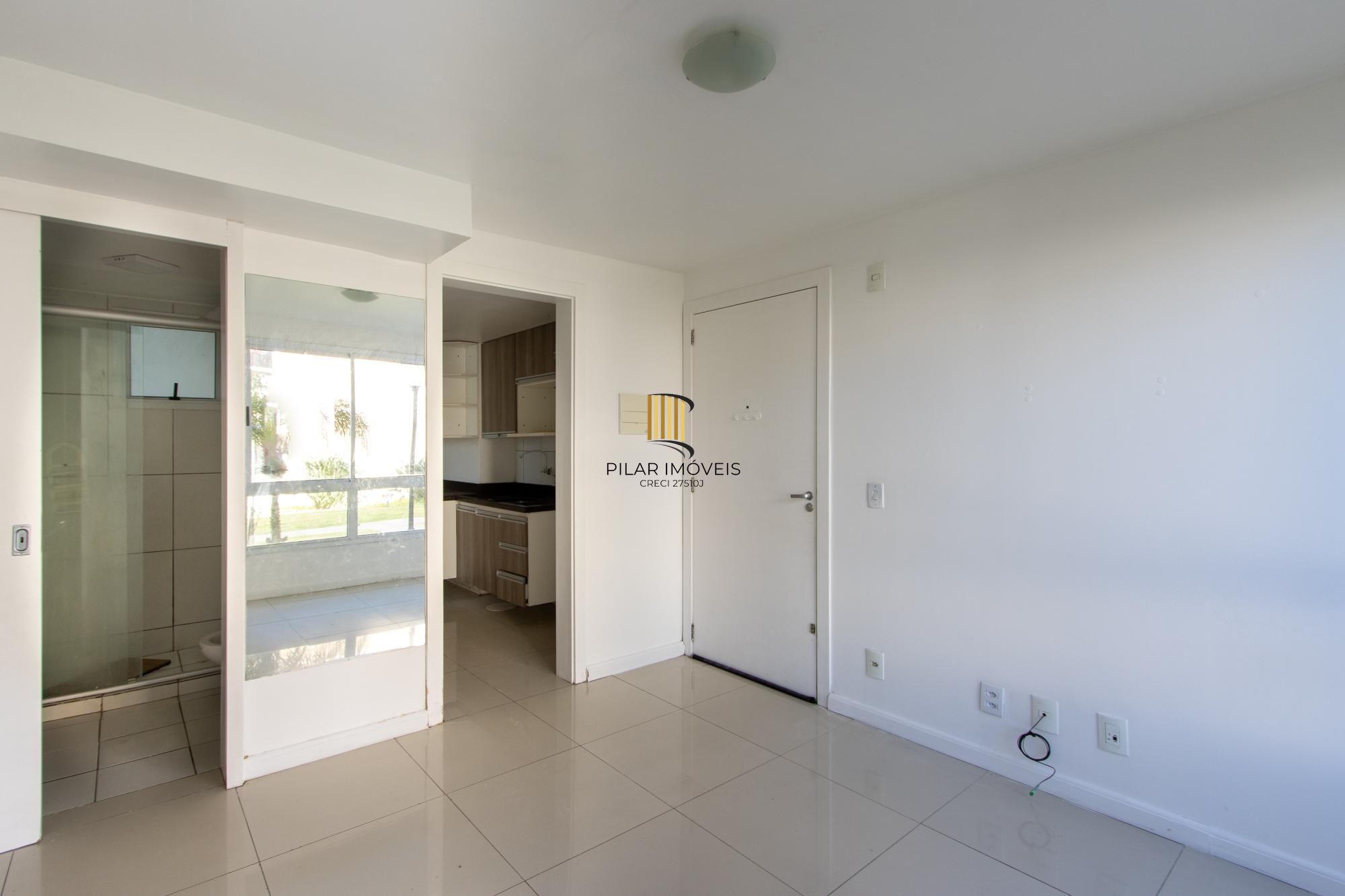 Apartamento térreo desocupado com  2 dormitórios I bairro Hipica