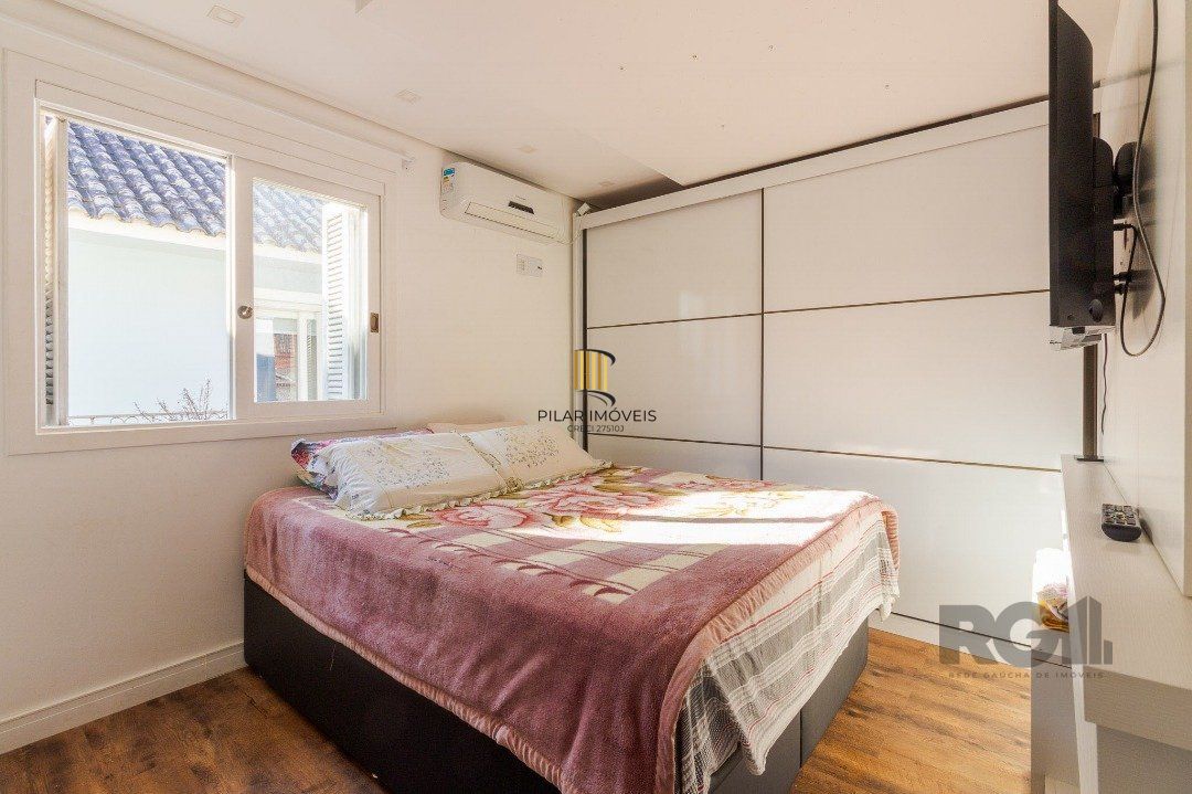 Casa em condomínio, 3 quartos, 1 suite, lareira, churrasqueira, 1 vaga - Bairro Tristeza