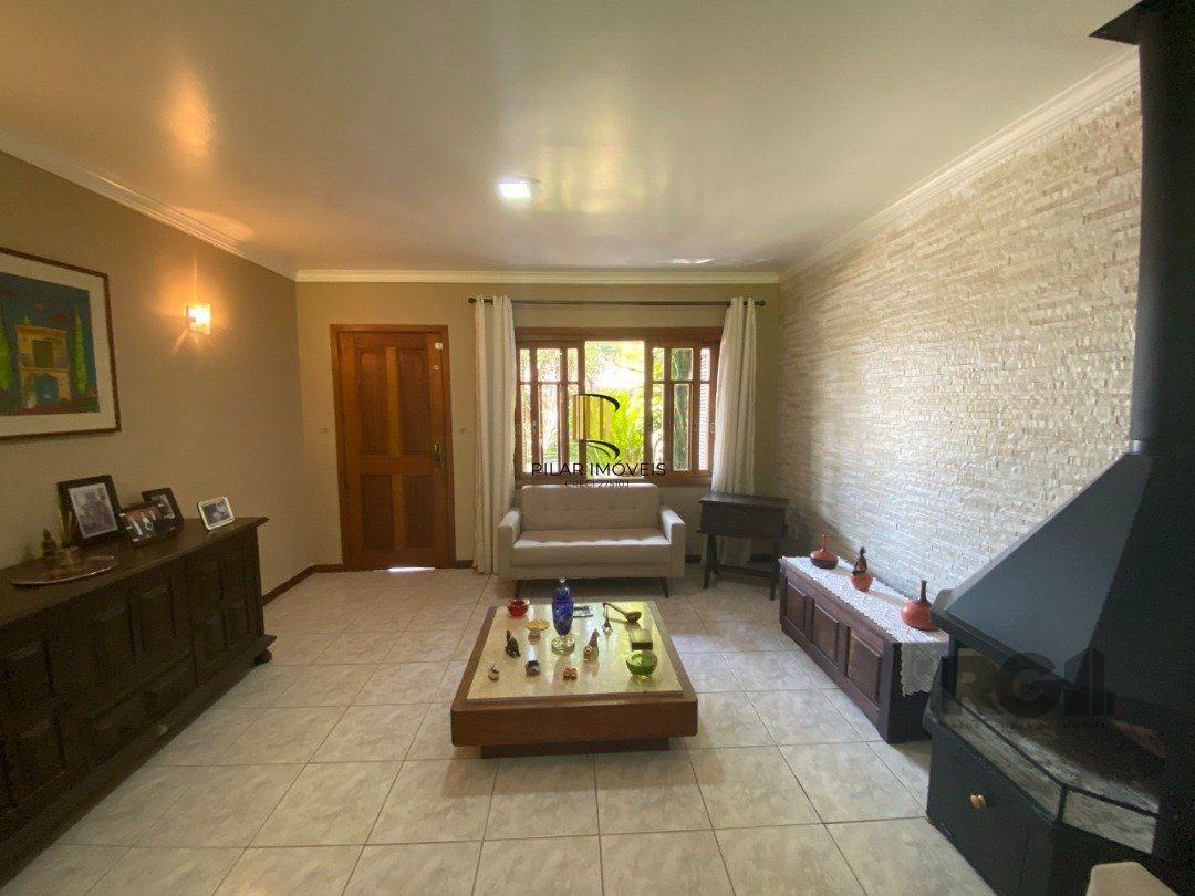 Casa para Venda - 350m², 4 dormitórios, sendo 4 suites, 4 vagas - Tristeza