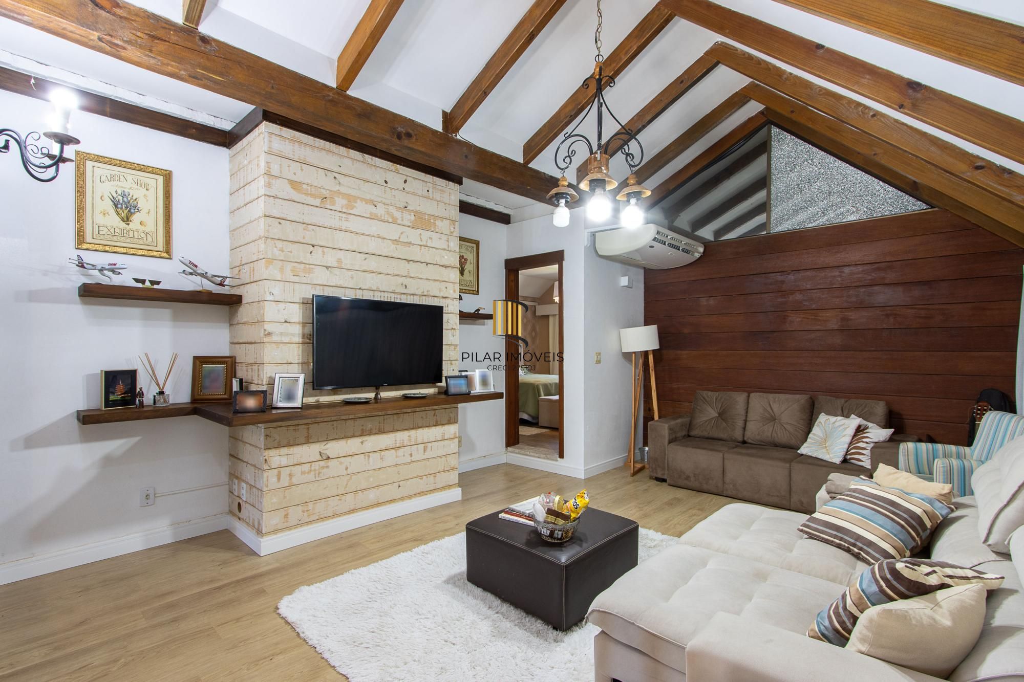 Casa 4 suites no Terra Ville, com home office, estar íntimo, 4 vagas e piscina.