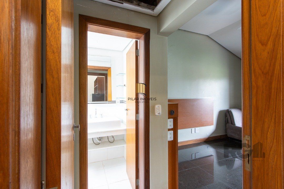 Casa 4 dormitórios no bairro Cristal