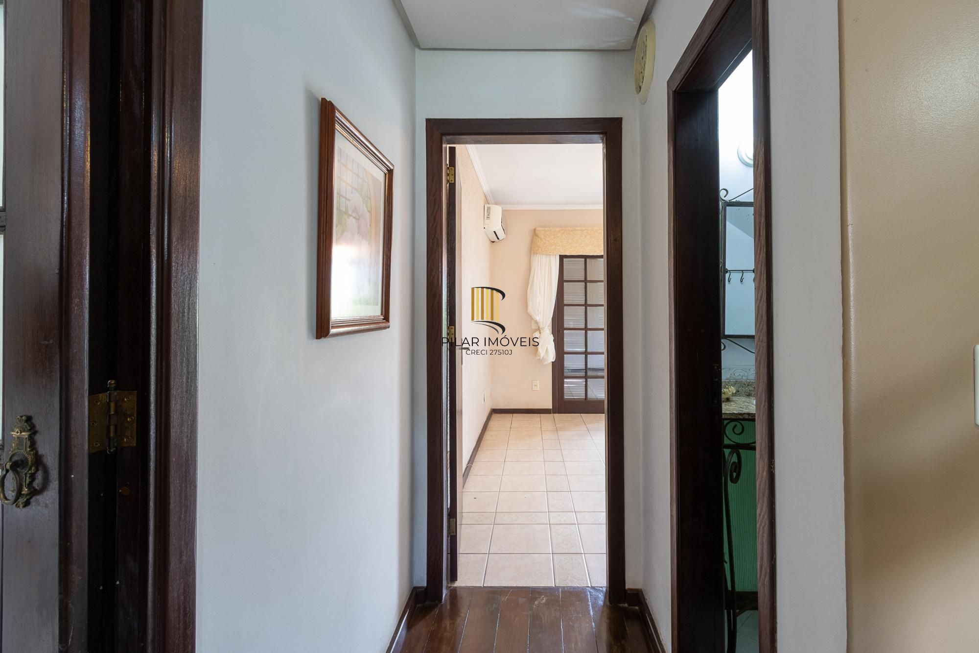 Sobrado, 3 quartos, 2 vagas, pátio com piscina - Bairro Nonoai