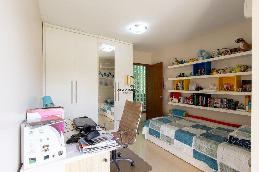 Casa 4 dormitórios no bairro Teresópolis