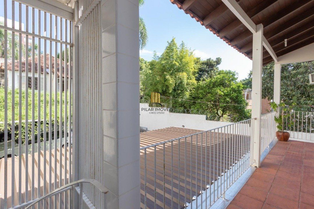 Casa para Venda - 199.62m², 5 dormitórios, 15 vagas - Tristeza