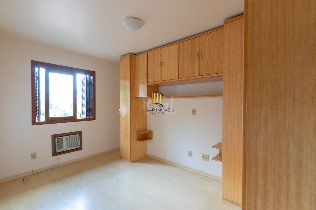 Casa de Condomínio 3 dormitórios no bairro Camaquã
