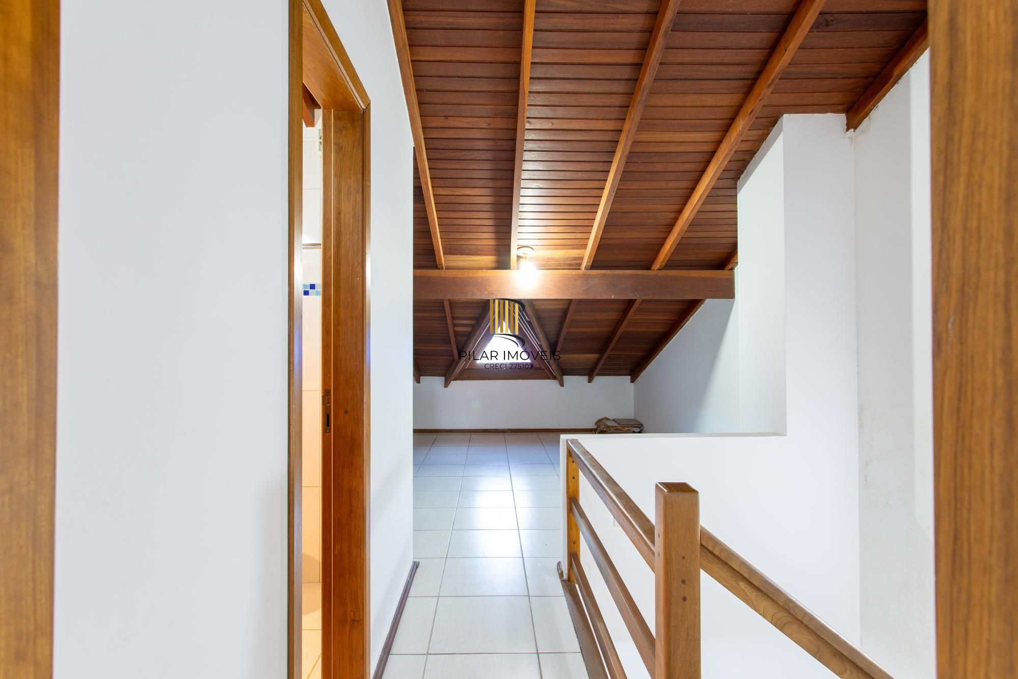 Casa 3 dormitórios no bairro Hípica