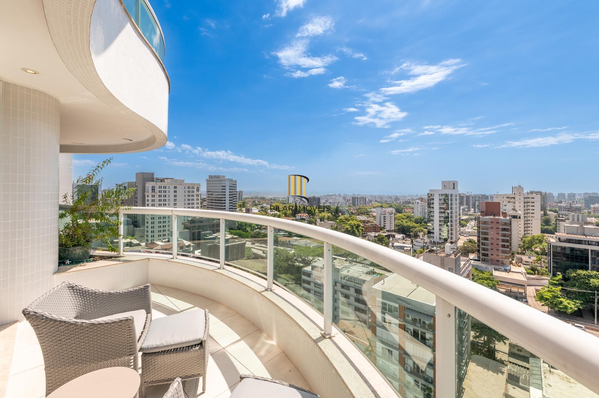 Apartamento com 204m², 3 dorm, 5 vagas no Petrópolis