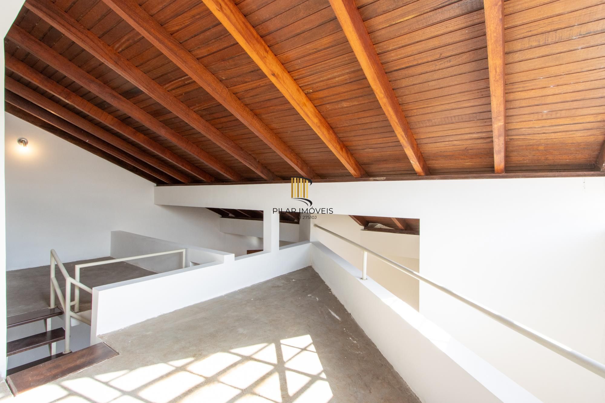 Casa para Venda - 253.35m², 3 dormitórios, sendo 1 suites, 4 vagas - Serraria