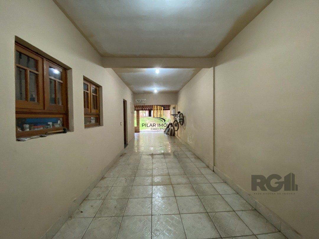 Casa para Venda - 350m², 4 dormitórios, sendo 4 suites, 4 vagas - Tristeza