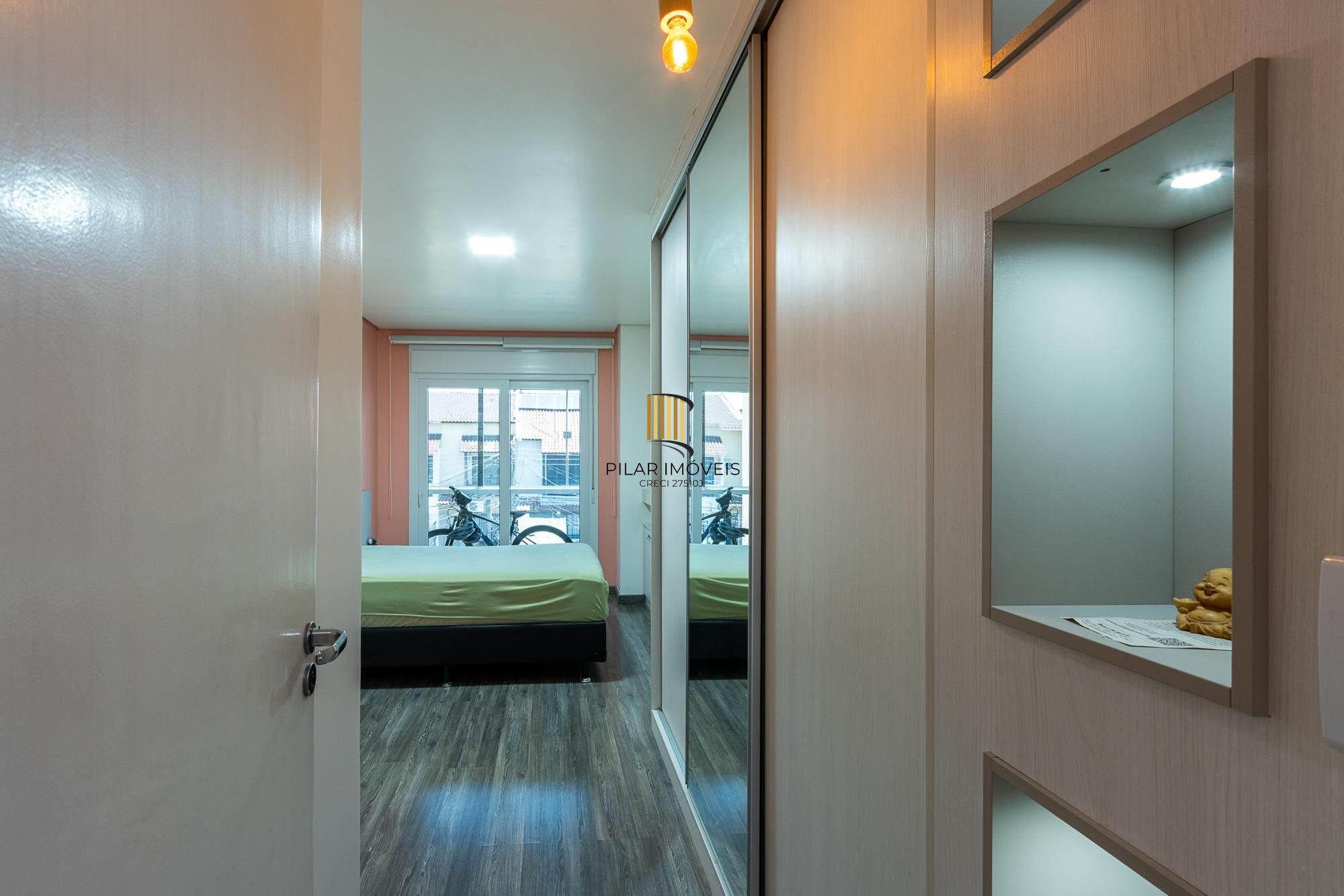 Sobrado com 2 suites e 2 vagas de garagem - Bairro Guarujá