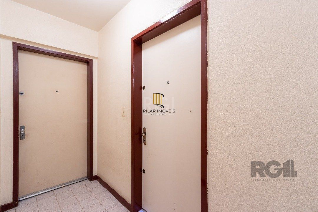 Apartamento de 64,04m², com  2 quartos, com vaga de garagem coberta e escriturada, esquina com a Av. Wenceslau Escobar.